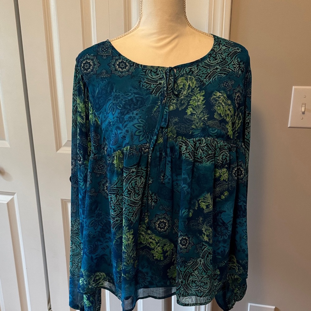 Elegant Blue and Green Women's Top